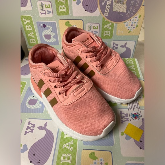 ADIDAS - Picture 1 of 4
